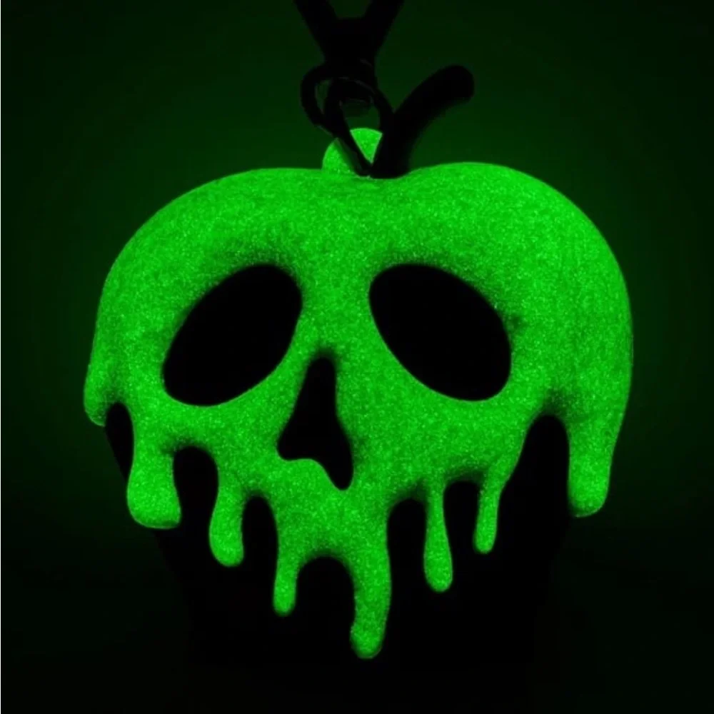 BATH & BODY WORKS Evil Queen Glow-In-The-Dark PocketBac Holder & Hand Sanitizer